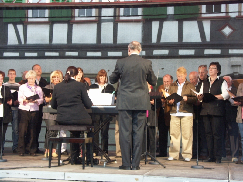 07.06.2009: Chor beim Maifest in Zwingenberg